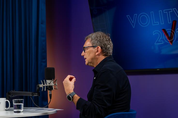 Uhnan pove, da si v takšnih okoliščinah težko predstavlja povezovanje političnih blokov. "Jaz si ne znam predstavljati, da bi lahko prišlo do mešane koalicije, potem ko je nekdo uporabil takšno orodje diskreditacije." | Foto: Liam Toni Šironjič