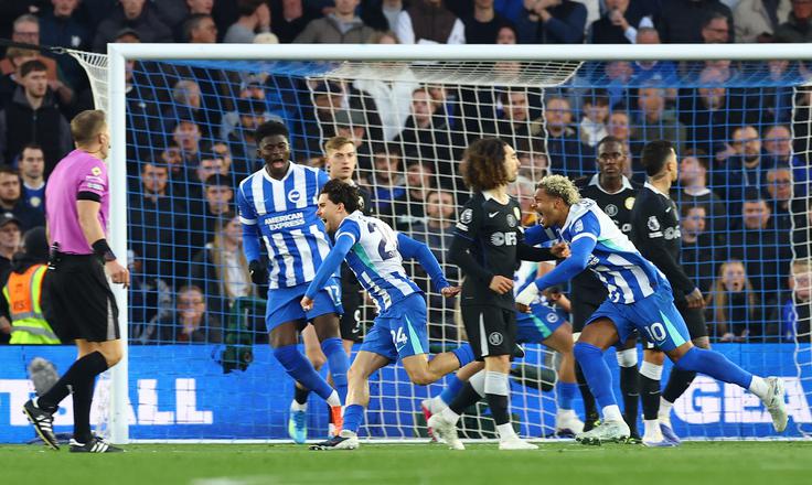 Chelsea je v rezultatski krizi. V angleškem prvenstvu je nanizal pet porazov, na zadnjih osmih tekmah v vseh tekmovanjih pa je zmagal le na eni tekmi. V četrtfinalu pokala FA je napolnil mrežo nižjeligašu Port Valu. | Foto: Reuters