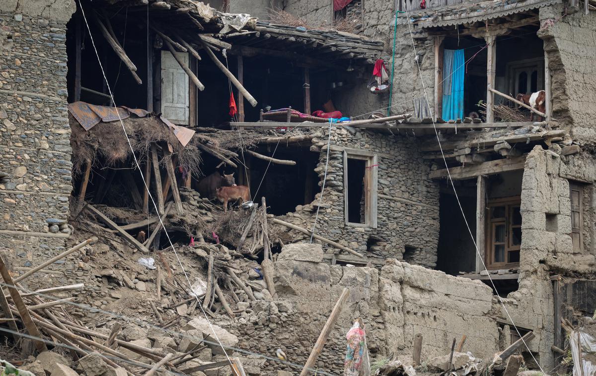 Afganistan, potres | Reševalcem je medtem danes uspelo priti do vseh prizadetih odročnih vasi, a se bojijo, da je le malo upanja, da bodo pod ruševinami še našli preživele. | Foto Reuters