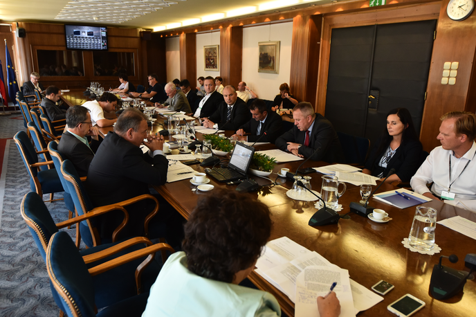 Komisija DZ za nadzor javnih financ o Luki Koper | Foto STA