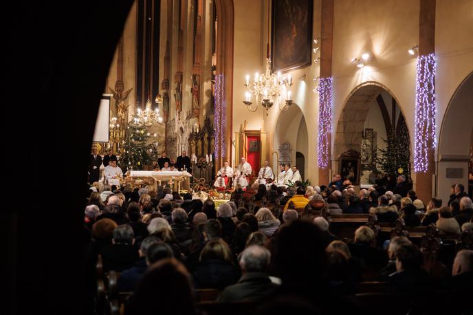 Polnočnica | Po besedah ljubljanskega nadškofa Zoreta je bilo Jezusovo rojstvo zgodovinski dogodek, kakšnega do takrat še ni bilo in ga tudi nikdar več ne bo. | Foto STA