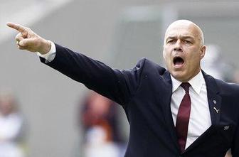 Gross ostal brez službe v Stuttgartu