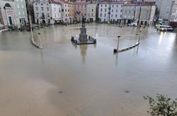 Jutranji nalivi poplavili Tartinijev trg in bližnje lokale #video