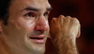 Objokanega Federerja je potolažil šele Mirkin poljub #video