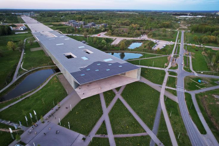 Eden najbolj osupljivih primerov sodobne estonske arhitekture je Estonski nacionalni muzej (Eesti Rahva Muuseum), ki krasi Tartu, drugo največje mesto države. | Foto: arhiv avtorja
