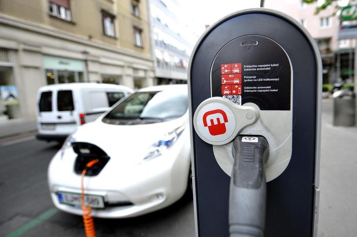 Nissan leaf polnilnica | Foto: Gregor Pavšič