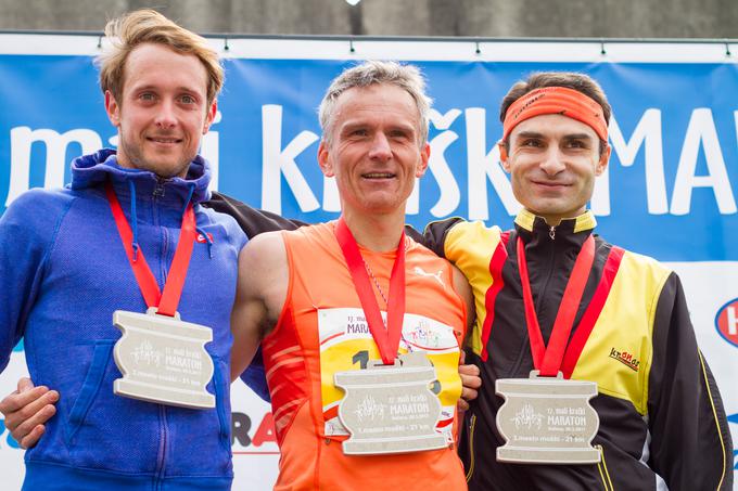 Najhitrejši trije na polmaratonski razdalji: Tine Lavrenčič (levo), Gregor Kustec (v sredini) in Miroslav Nikolič (desno). | Foto: Peter Kastelic