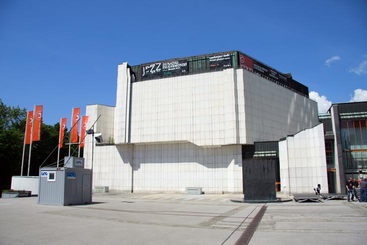 Cankarjev dom je slovensko kulturno in kongresno središče. Zgradbo je načrtoval arhitekt Edo Ravnikar. Gradnja je potekala med letoma 1977 in 1982. Lani so za vse prireditve v Cankarjevem domu prodali 213.161 vstopnic. | Foto: 