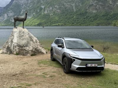 Med SUV in karavanom: Toyota za mednarodno premiero izbrala Gorenjsko