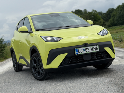 BYD dolphin surf - majhne avtomobile spreminja v fosile na štirih kolesih