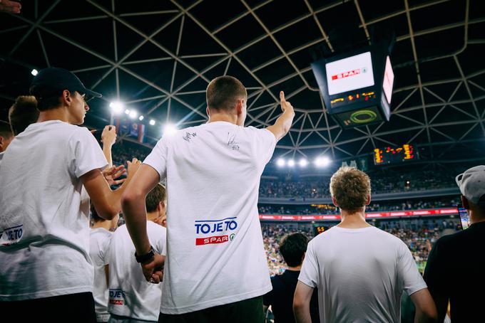 Spar je 250 mladih košarkarjev peljal na kvalifikacijsko tekmo med Slovenijo in Hrvaško, kjer so vneto navijali za našo reprezentanco. | Foto: 