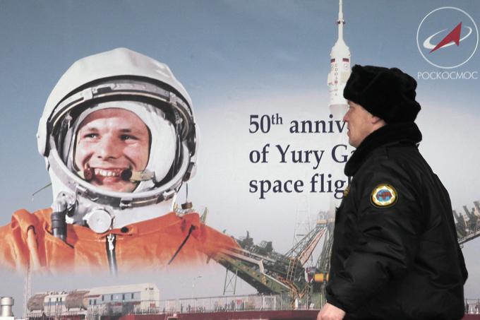 Jurij Gagarin (levo) je že več kot pol stoletja ruski narodni junak.  | Foto: Reuters
