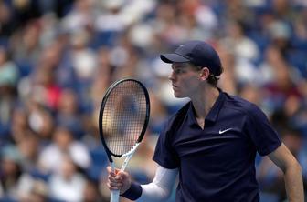 Sinner do 21. turnirske zmage, Swiatek izpadla že v osmini finala