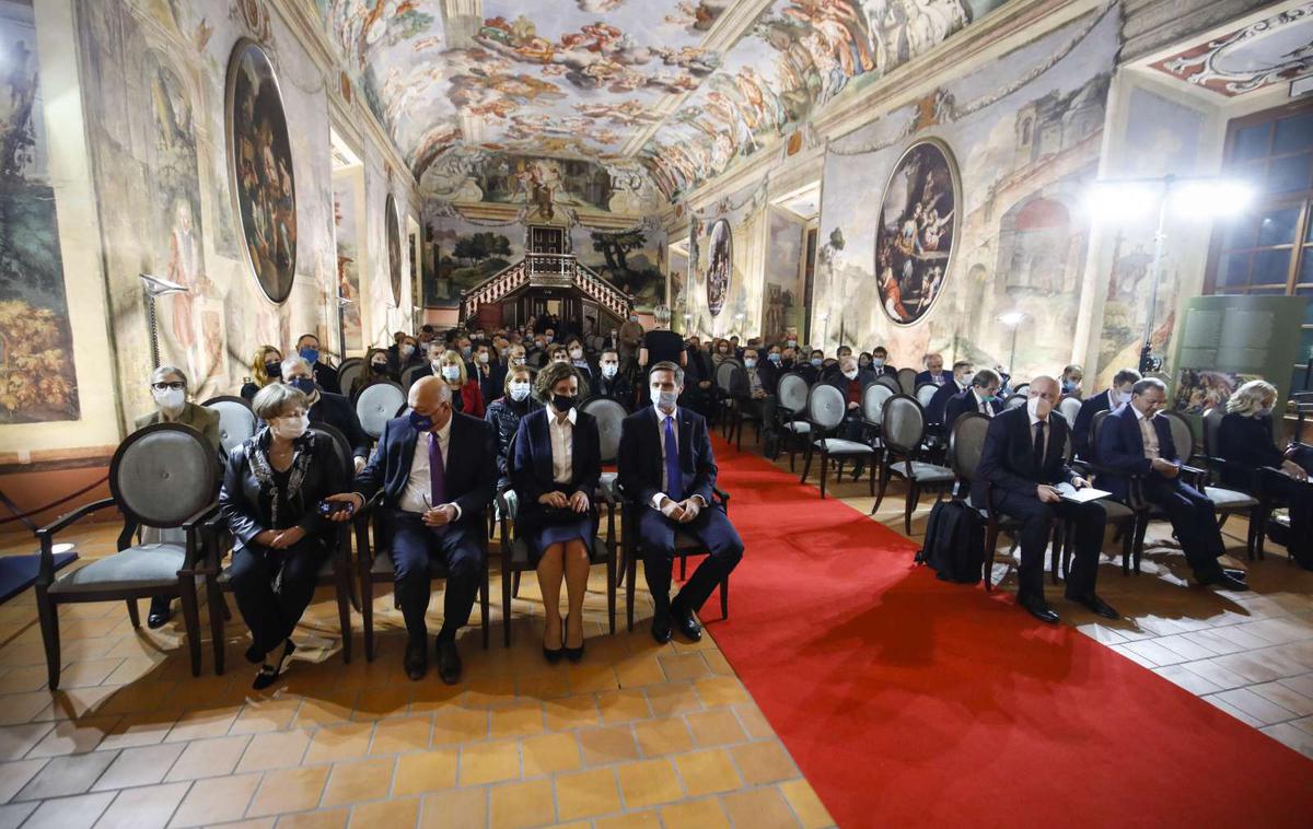 EP v šahu, brežice, slavnostno odprtje | Viteška dvorana na gradu Brežice je s slikovitimi baročnimi freskami gostila slovesnost odprtja ekipnega evropskega prvenstva v šahu.