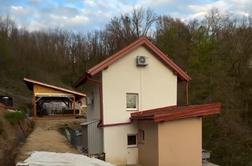 Nekoč zapuščeno hišo obnavlja že več kot 300 dni, je konec projekta blizu?