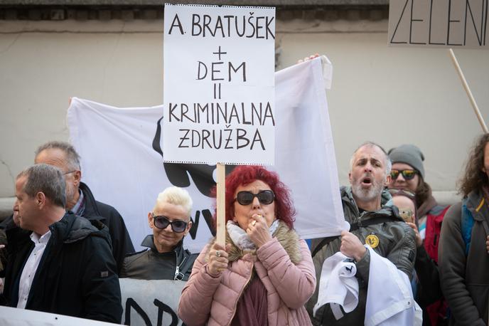 Shod za Muro | Protestniki so bili kritični zlasti do potez infrastrukturne ministrice Alenke Bratušek. | Foto STA