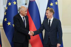 Bo Golobu uspelo, kar je Janši že pri privilegijih in evtanaziji?