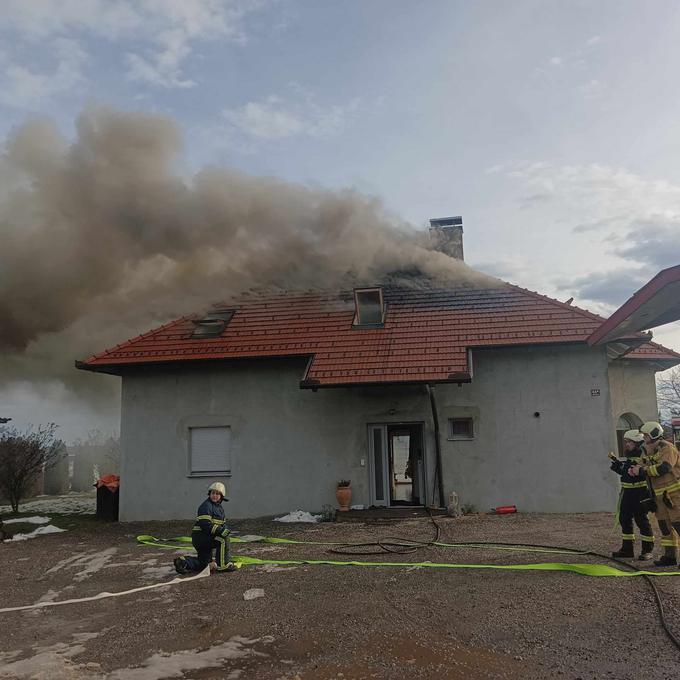 V požaru je nastala tudi velika materialna škoda. | Foto: PGD Talum Kidričevo
