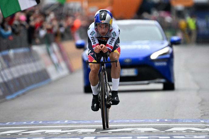 Primož Roglič | Primož Roglič je zadovoljen z opravljenim na kronometru. | Foto Reuters