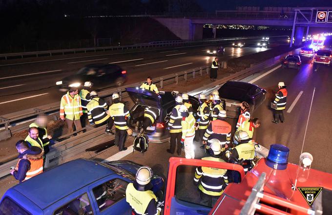 Voznik passata je med vožnjo doživel srčni infarkt, v bolnišnici pa pozneje uspešno okreval. | Foto: Feuerwehr München