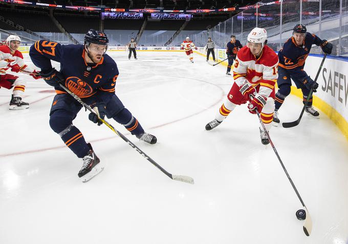 Connor McDavid je najboljši strelec lige NHL. Ponoči je zasedbi Edmontona pomagal do zmage nad Calgary Flames (4:1) z golom in dvema podajama.  | Foto: Guliverimage/Vladimir Fedorenko