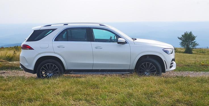 Novi GLE je nastal na novi platformi in v primerjavi s predhodnikom je dobrih deset centimetrov daljši in ima tudi kar osem centimetrov daljšo medosno razdaljo. | Foto: Gregor Pavšič
