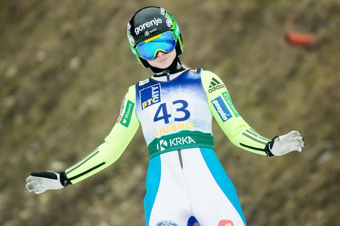 Špela Rogelj | Špela Rogelj je postavila nov rekord skakalnice v Fernštatu na Češkem. | Foto Vid Ponikvar