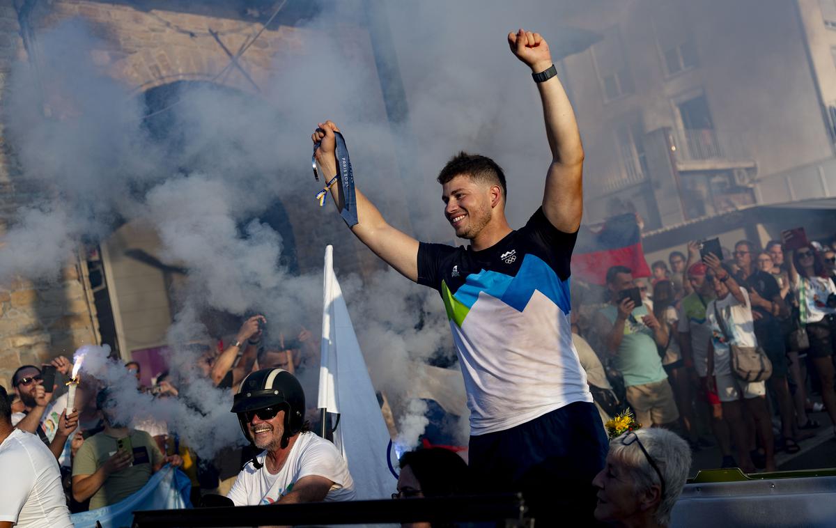 Toni Vodišek | Toni Vodišek devet mesecev po srebrni olimpijski medalji in pol leta po operaciji kolena razmišlja samo še o tem, kako bi se čim prej vrnil na morje. | Foto Ana Kovač