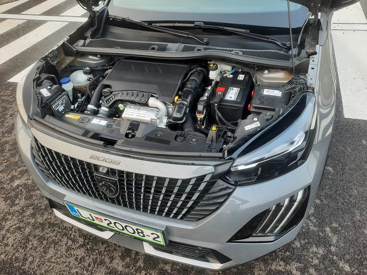Neelektrificirani turbo bencinski motor s 96 kilovati je na testu povprečno porabil od 5 do 9 litrov goriva.
 | Foto: Aleš Črnivec