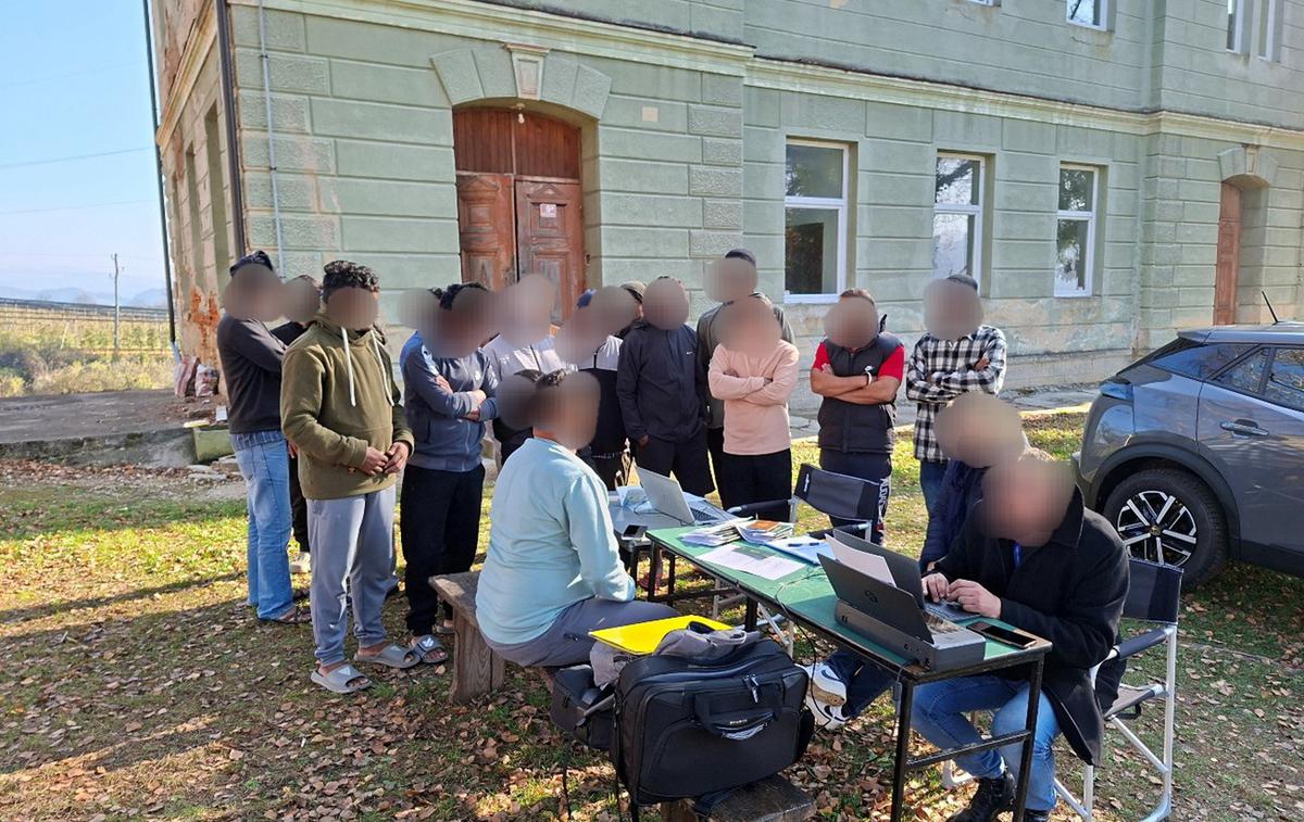 Izkoriščanje delavcev iz Nepala | Pri enem od nadzorov so inšpektorji obravnavali tujce iz Nepala, ki so opravljali delo na podlagi dovoljenja za sezonsko delo, izdanega za tri mesece, na podlagi izkazanih potreb naročnika. | Foto Inšpektorat RS za delo