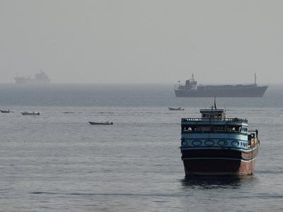 Iran v Hormuški ožini napadel tanker #vŽivo