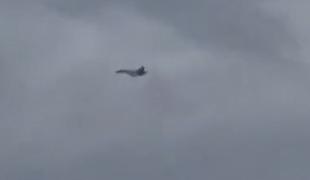 Zastrašujoče: ruski Su-35 brez komunikacije nad EU #video