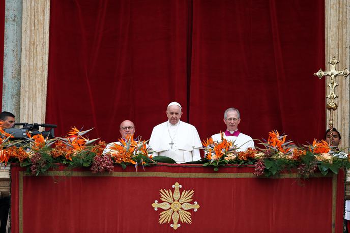 Papež Frančišek | Papež Frančišek je poudaril, da je z bolečino izvedel za napade na Šrilanki. | Foto Reuters