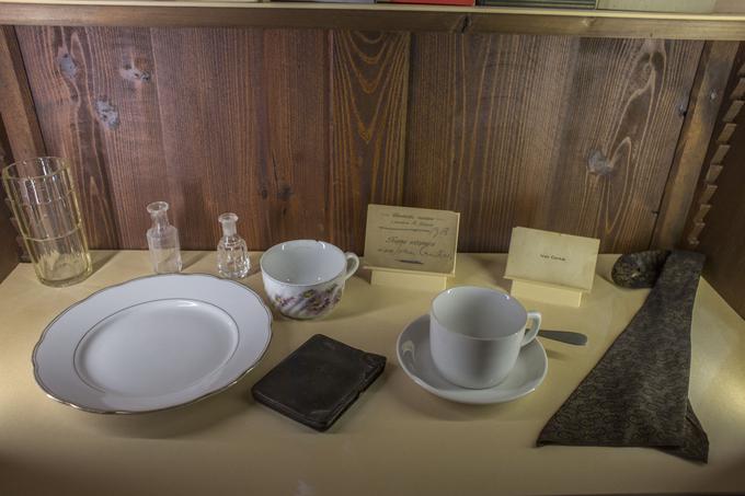 Med originalnimi Cankarjevimi osebnimi predmeti so vstopnica za obisk Jakopičevega paviljona, dve kravati in listnica. | Foto: 