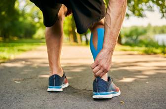 Vnetje Ahilove tetive: Simptomi, vzroki in možnosti zdravljenja