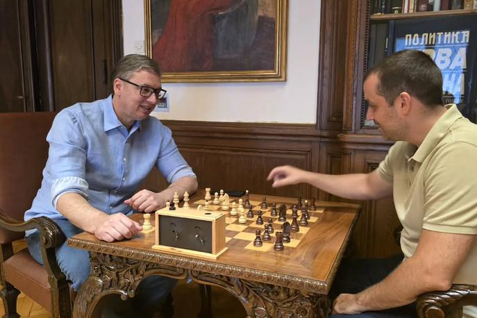Aleksandar Vučić | Srbski predsednik Aleksandar Vučić je v času množičnih protestov v Beogradu po lastnih navedbah igral šah. | Foto Instagram/buducnostsrbijeav