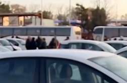 Avtobusi z volivci burijo duhove. Kdo laže?