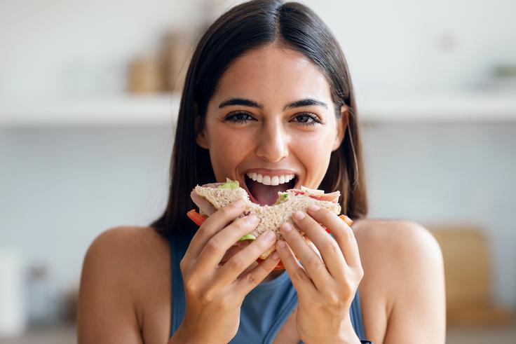 Lepa, športna ženska je sendvič | Foto: Shutterstock