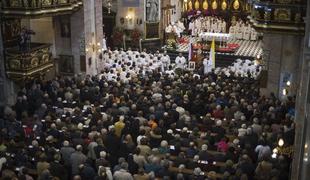 FOTO in VIDEO: Škof Rožman počiva v domači zemlji