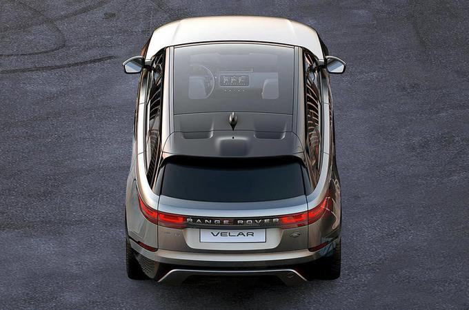 Sodeč po prvi uradni fotografiji bo velar sicer oblikovno podoben evoqueju, le da bo imel precej bolj zaobljene in torej manj odsekane linije.  | Foto: Land Rover