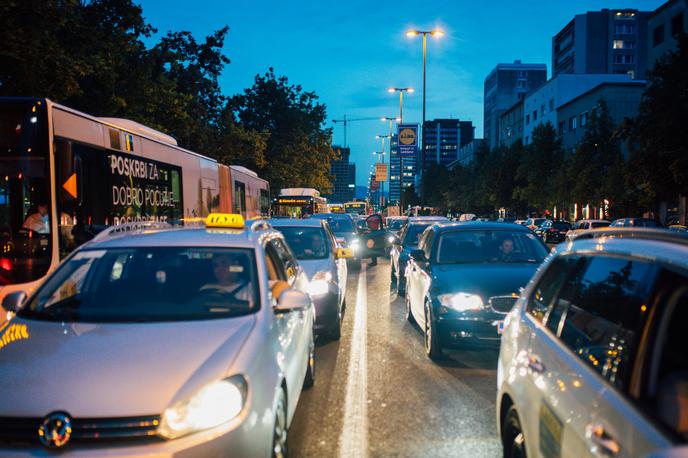 gneča promet Ljublajna zastoj | Popoldanska konica je v Ljubljani izrazito bolj prometna, saj se potovalni čas na deset kilometrov v primerjavi z jutranjo konico podaljša za skoraj pet minut. | Foto STA