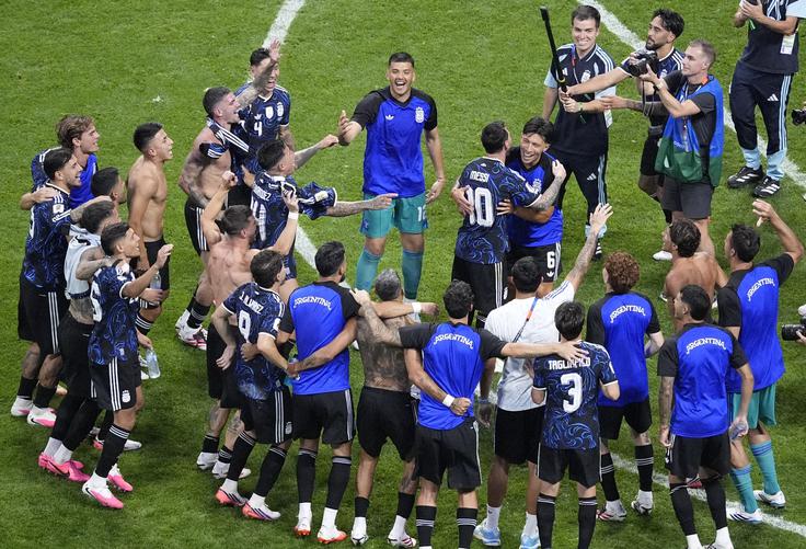 Argentina lahko z zmago v nedeljo postane prva reprezentanca po Braziliji (1962), ki je ubranila naslov svetovnega prvaka. | Foto: Reuters