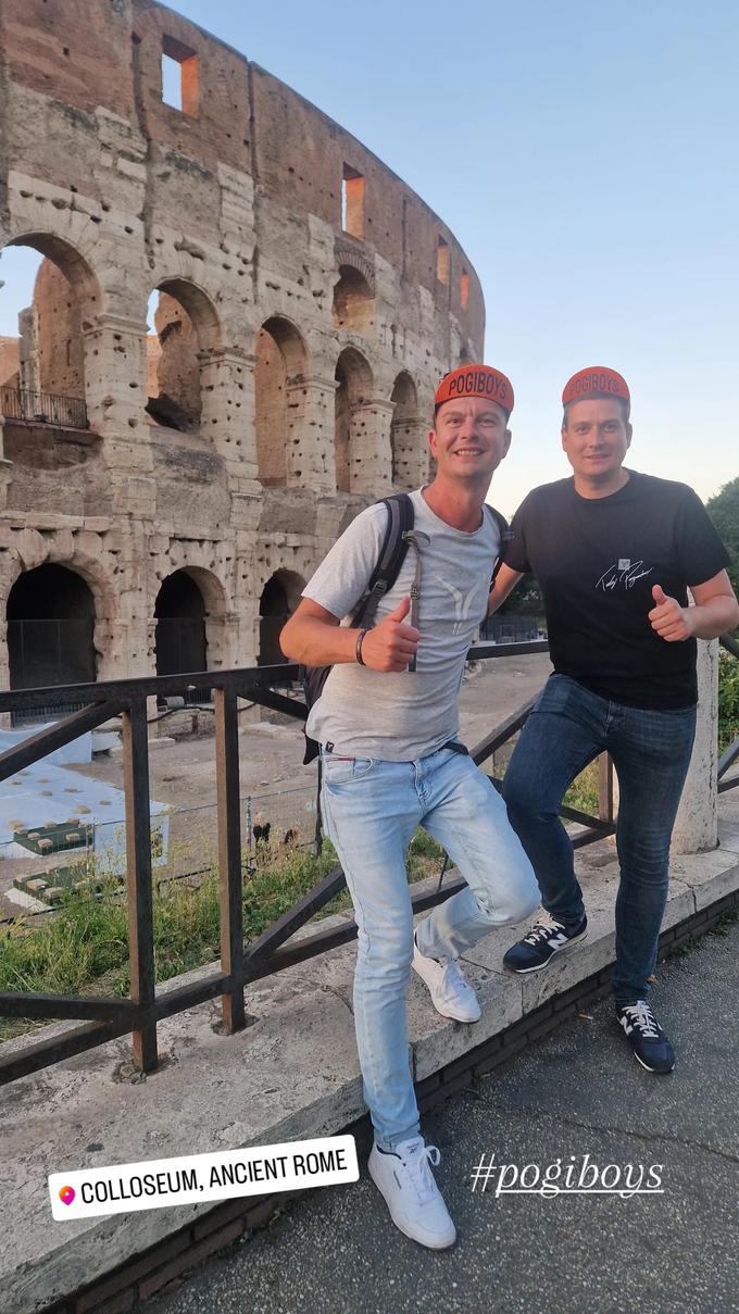 Na zaključek Gira v Rim sta pripotovala tudi Jeroen Mahieu, ki je že aprila 2019, po dobrem vtisu, ki ga je takrat 20-letni Pogi pustil na Dirki po Baskiji, v Belgiji prvi ustanovil njegov navijaški klub, in njegov brat. | Foto: 