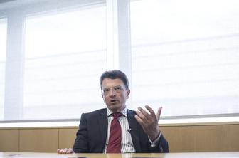 Dokument računskega sodišča trese stolček šefa slabe banke