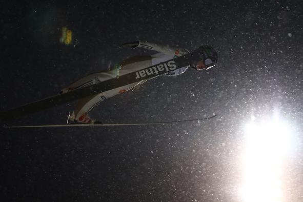 Smučarske skakalke prvič za medalje na veliki napravi na SP 2021