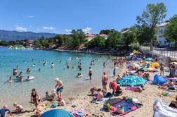 Hrvatica: Slovenci si prisvajajo plažo. Ko sem odmaknila njihove stole, me je Slovenka napadla.