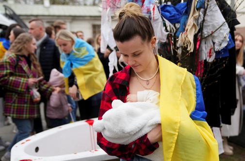 "Zavetišče ponujajo v zameno za spolni odnos." Beguncem grozi trgovina z ljudmi.