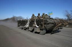 Proruski separatisti in vojska na vzhodu Ukrajine začeli umikati orožje