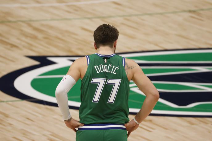 Luka Dončić | Luka Dončić je med najbolj vročimi košarkarji v ligi NBA, a ne njegov Dallas, ki je manj kot polovično uspešen. | Foto Guliverimage