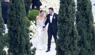 Intimna poroka na vrtu: igralka Hailee Steinfeld je oddana